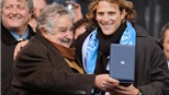 Diego Forlan: Người hùng không bao giờ mỏi mệt
